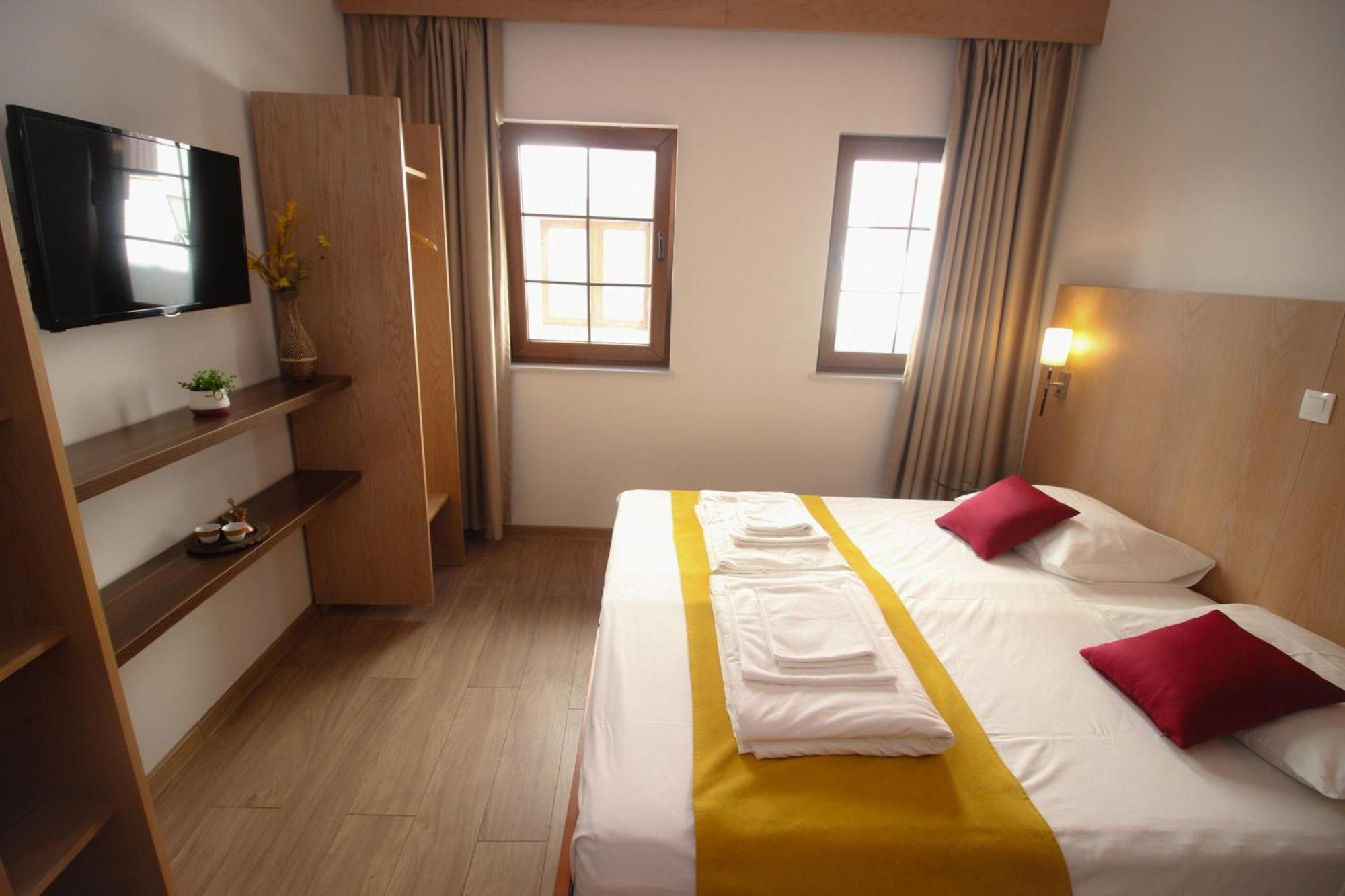 Villa Deny Mostar - With Free Parking Екстериор снимка