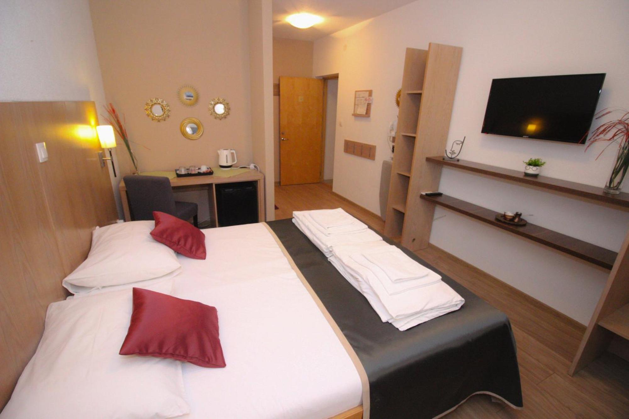 Villa Deny Mostar - With Free Parking Екстериор снимка