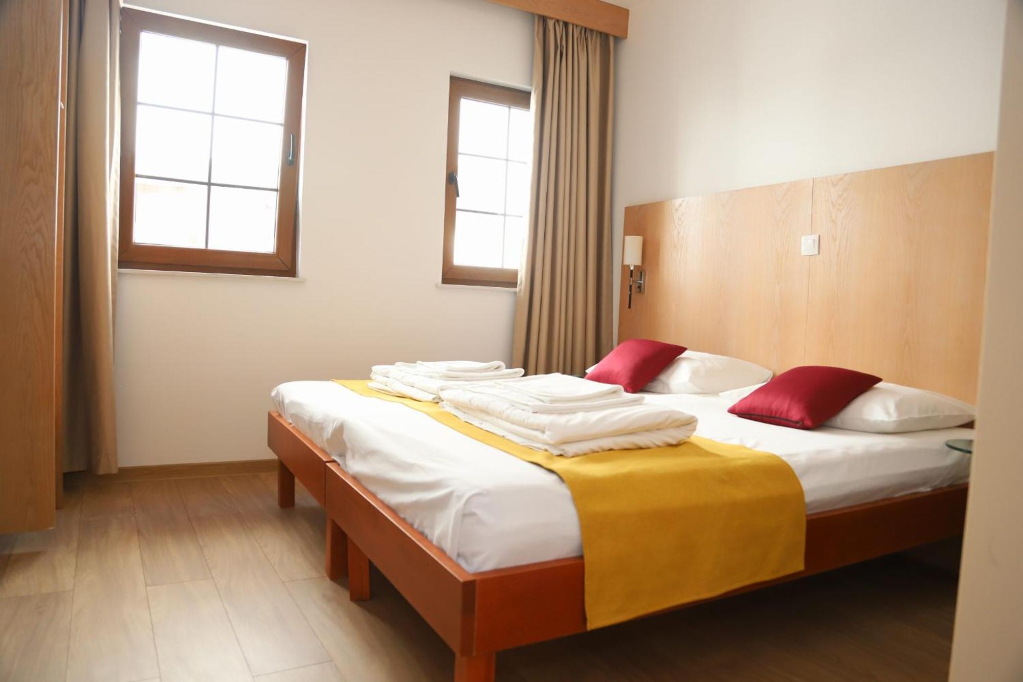 Villa Deny Mostar - With Free Parking Стая снимка