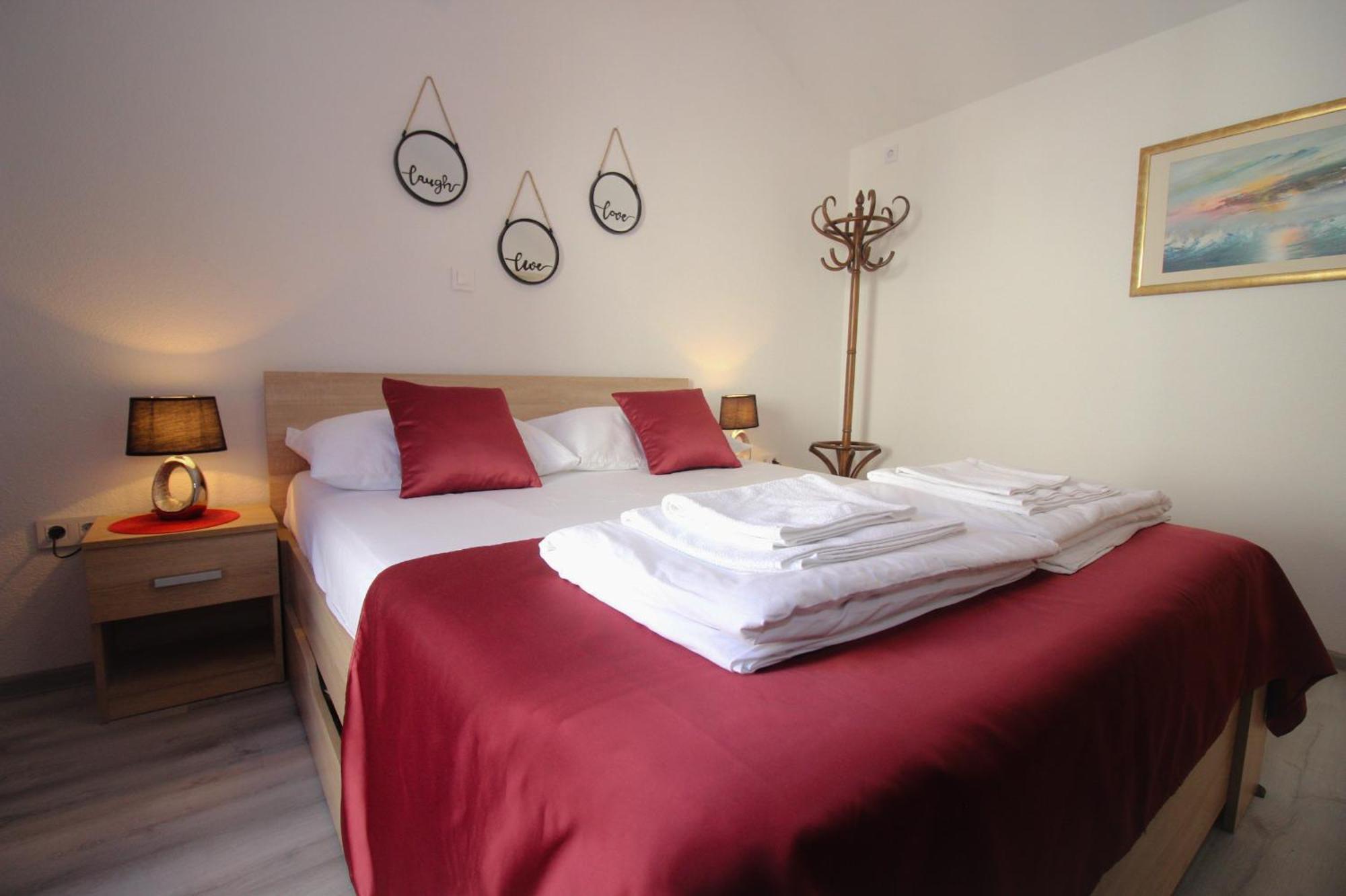 Villa Deny Mostar - With Free Parking Стая снимка