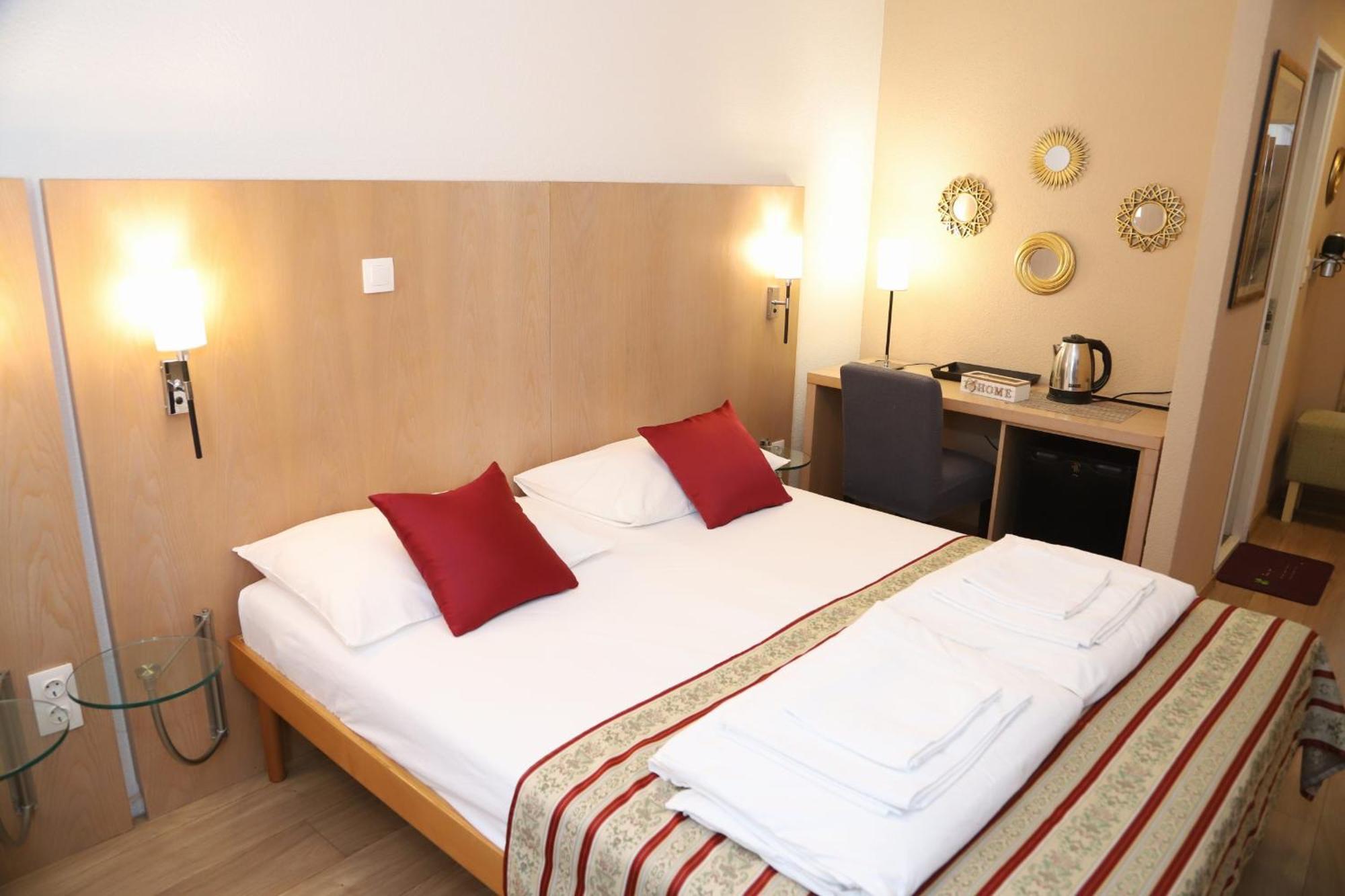 Villa Deny Mostar - With Free Parking Стая снимка